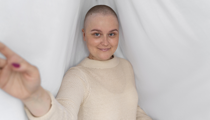 Dopo la fine delle terapie oncologiche, molte persone — soprattutto donne — si confrontano con un corpo diverso e con una nuova immagine di sé. Un percorso complesso, che richiede tempo, ascolto e nuovi equilibri, per spostare il focus dalla malattia al benessere.