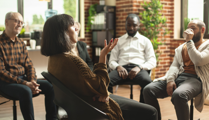 Che cosa succede quando la rabbia, la paura e la tristezza sembrano prendere il sopravvento? Attraverso il chairwork, una tecnica della Compassion Focused Therapy, è possibile imparare a dialogare con le proprie emozioni anziché combatterle. Ne parliamo con il dottor Davide Ferraris.