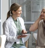 Neoadiuvante e adiuvante: quando la terapia richiede anche ascolto e sostegno